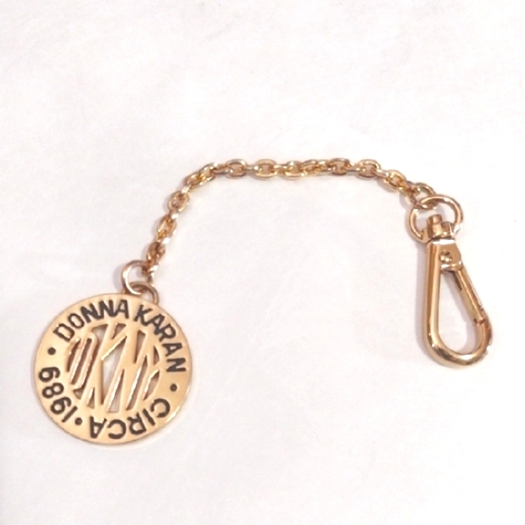 DKNY DONNA KARAN WITH CIRCA 1989 GOLD-TONE 7" KEYCHAIN - Picture 2 of 9